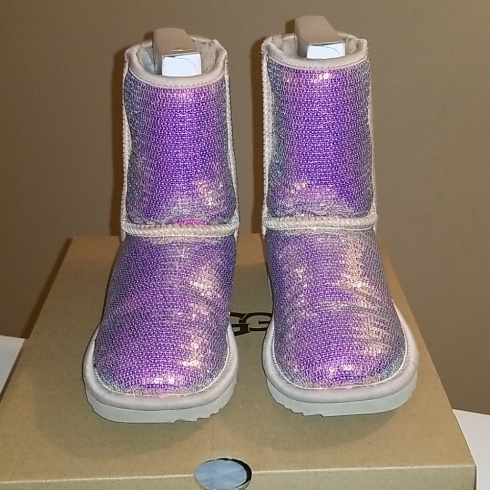 UGG KIDS CLASSIC SHORT II SEQUIN sz 4